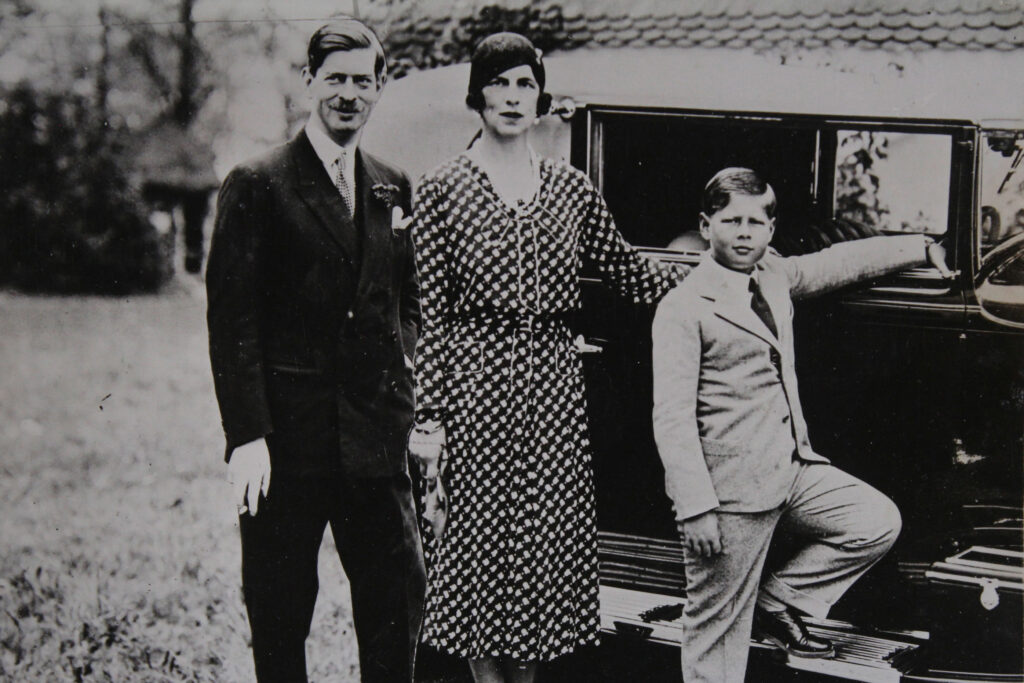 cum-erau-avertismentele-impotriva-viciilor,-alcoolului,-jocurilor-de-noroc-si-relatiilor-extraconjugale-pentru-angajatii-curtii-regale-–-hotnews.ro