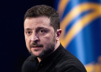 zelenski,-discurs-manifest-la-londra-despre-pericolul-dronelor-pentru-europa-nu-doar-un-bogat-nebun-ca-putin-isi-poate-permite-asta-–-hotnews.ro