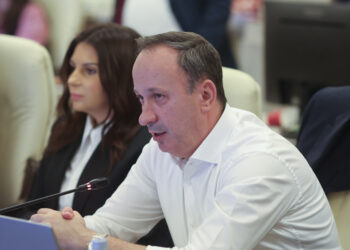 adrian-caciu-i-a-cerut-scuze-senatoarei-pnl-dupa-iesirea-nervoasa:-regret-a-fost-un-derapaj-–-hotnews.ro