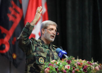 seful-armatei-iraniene-ameninta-cu-represalii-decisive-pentru-moartea-lui-ali-larijani-si-lanseaza-rachete-in-israel-–-hotnews.ro