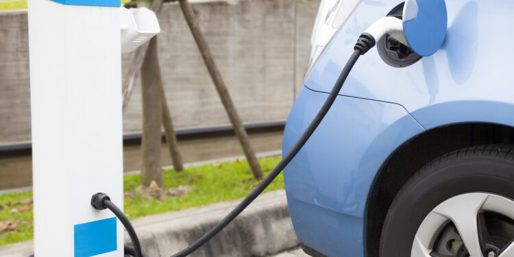 ca-sa-faca-economie-de-carburanti,-sri-lanka-le-cere-proprietarilor-de-masini-electrice-sa-nu-le-mai-incarce-noaptea-–-hotnews.ro