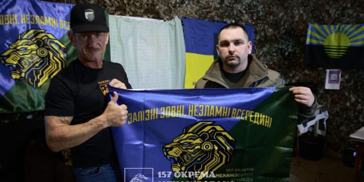 actorul-sean-penn-a-mers-pana-in-apropierea-liniei-frontului-din-ucraina-mesajul-transmis-soldatilor-–-video-–-hotnews.ro