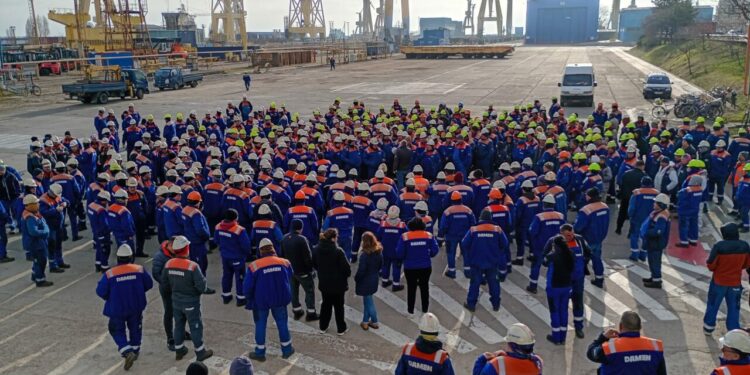 nou-protest-la-damen-mangalia-oamenii-muncesc-pe-promisiuni-de-trei-luni.-ministrii-vin,-promit-si-pleaca