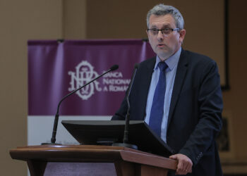 datoria-externa-a-romaniei-creste-cu-2-miliarde-de-euro-pe-luna,-iar-noi-discutam-despre-cum-sa-ne-protejam-fiecare-buzunarul,-avertizeaza-economistul-sef-al-bnr-–-hotnews.ro