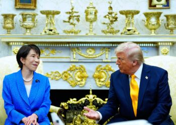 video-trump-glumeste-pe-seama-atacului-de-la-pearl-harbor,-avand-o-alaturi-pe-sefa-guvernului-japonez-–-hotnews.ro