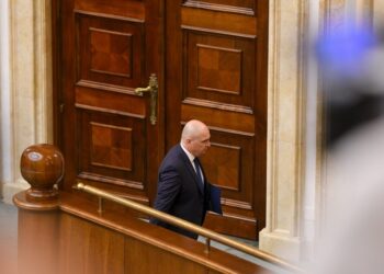 bolojan:-daca-nu-punem-frana-acum,-vom-ajunge-in-cativa-ani-de-zile-ca-tara-sa-fie-zdrobita