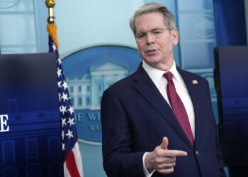 administratia-trump-se-gandeste-sa-suspende-sanctiunile-impotriva-petrolului-iranian,-pentru-a-diminua-tensiunile-pe-piata-–-hotnews.ro