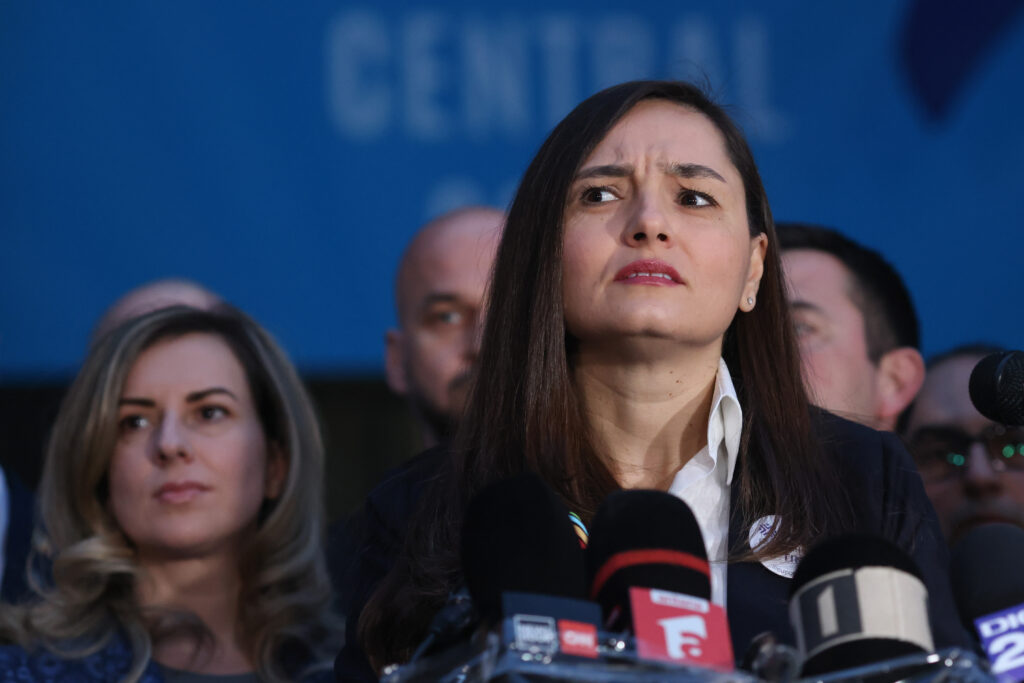 video-scandal-provocat-de-anamaria-gavrila-in-timpul-dezbaterii-pe-buget:-stai-in-banca-ta!-–-hotnews.ro