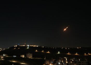 video-o-racheta-iraniana-este-interceptata-in-ultima-clipa,-deasupra-israelului,-dupa-o-prima-incercare-esuata:-uluitor-–-hotnews.ro