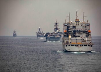 sua-au-lansat-o-ofensiva-pentru-redeschiderea-stramtorii-ormuz-avioane-la-joasa-altitudine-si-elicoptere-aruncate-in-lupta-ce-urmeaza-–-hotnews.ro