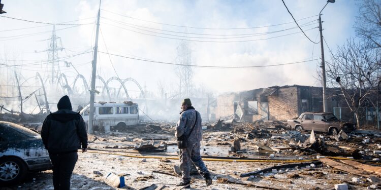 ucraina-evacueaza-copii-din-unul-dintre-principalele-orase-pe-care-le-mai-controleaza-in-donbas-fortele-ruse,-la-20-de-kilometri-de-sloviansk-–-hotnews.ro