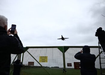 londra-acuza-iranul-de-atacuri-iresponsabile,-dupa-lansarea-de-rachete-cu-raza-record-catre-o-baza-sua-uk-–-hotnews.ro