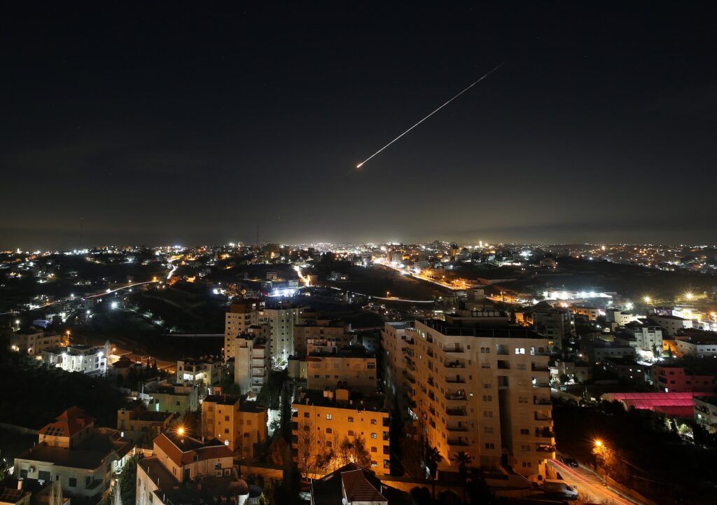 israel-avertizeaza-europa-dupa-ultimul-atac-surpriza-al-iranului:-paris,-berlin,-roma-–-toate-sunt-in-raza-/-noi-atacuri-iraniene-in-golf-conditia-teheranului-pentru-pace-–-hotnews.ro