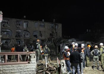 video-iran-a-tintit-un-centru-nuclear-din-israel,-dar-racheta-a-lovit-langa-/-sistemul-antiaerian-a-ratat-interceptarea-zeci-de-raniti-–-hotnews.ro