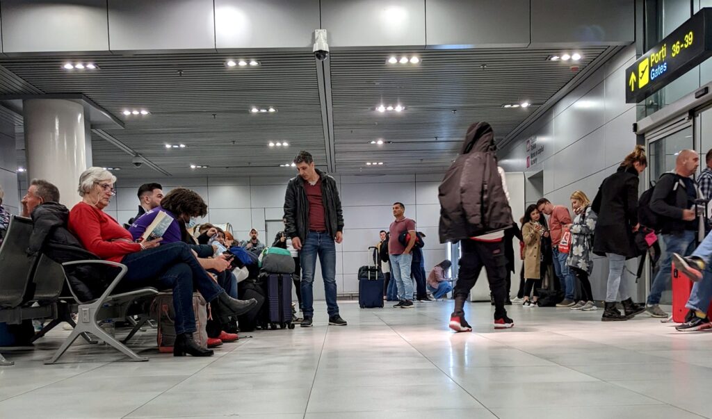 ce-trebuie-sa-faci-cand-o-companie-aeriana-invoca-un-motiv-tehnic-exceptional,-ca-sa-nu-plateasca-despagubirile-pentru-intarziere-prevazute-de-legislatia-ue-–-hotnews.ro