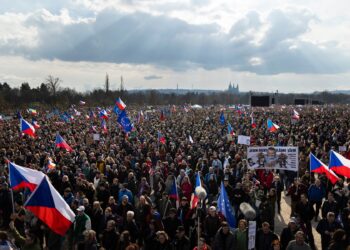 foto/video-zeci-de-mii-de-cehi-au-protestat-impotriva-guvernului-la-praga-nu-vrem-sa-fim-ungaria-–-hotnews.ro