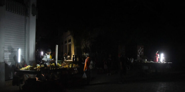 cuba,-din-nou-in-intuneric.-a-saptea-pana-totala-de-curent-in-18-luni-lasa-10-milioane-fara-lumina