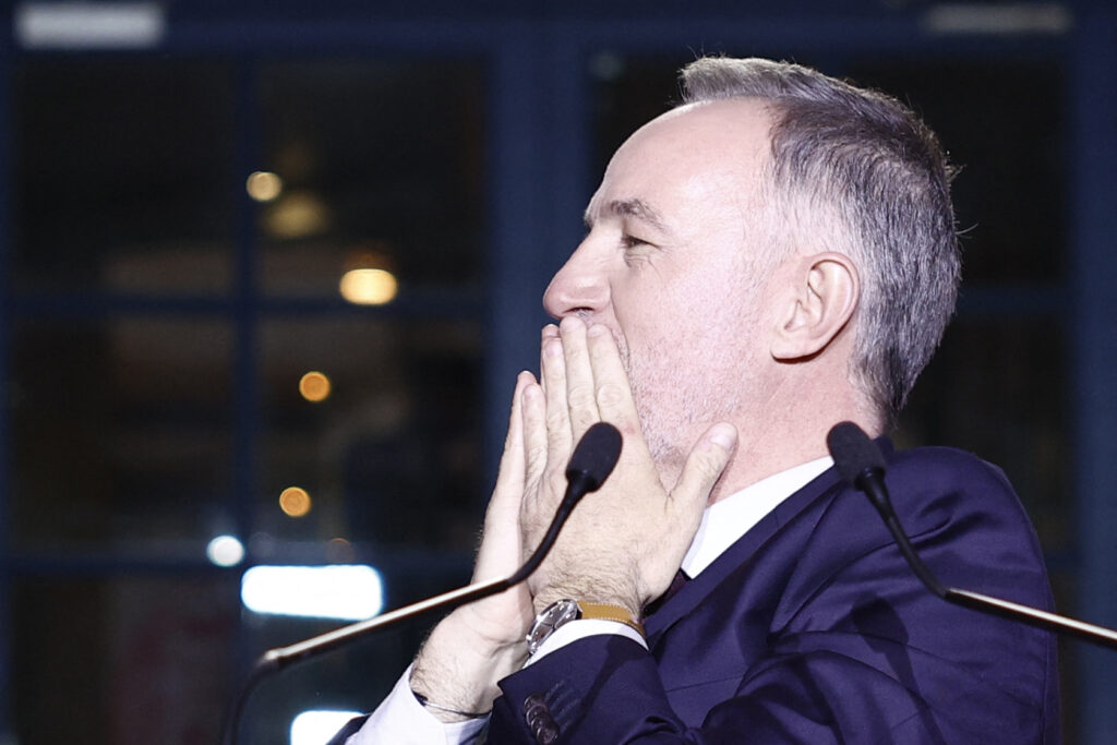 primele-rezultate-de-la-alegerile-locale-din-franta:-extrema-dreapta-rateaza-victoria-in-doua-orase-mari-candidatul-socialist-castiga-la-paris-–-hotnews.ro