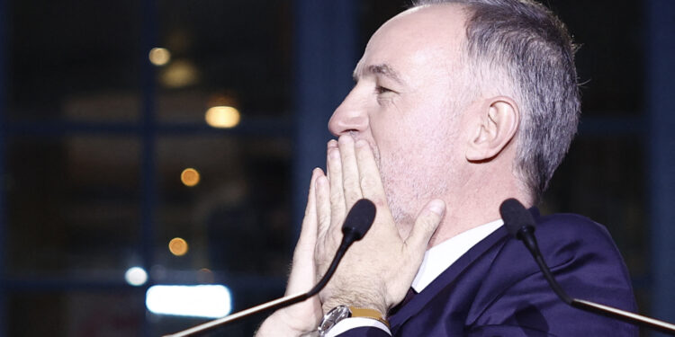 primele-rezultate-de-la-alegerile-locale-din-franta:-extrema-dreapta-rateaza-victoria-in-doua-orase-mari-candidatul-socialist-castiga-la-paris-–-hotnews.ro