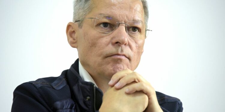 romania-il-propune-pe-dacian-ciolos-pentru-functia-de-secretar-general-al-organizatiei-internationale-a-francofoniei,-anunta-nicusor-dan