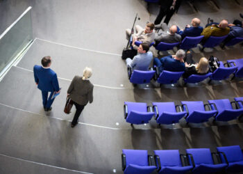 legaturile-partidului-extremist-german-afd-cu-rusia-nasc-temeri-privind-scurgerea-de-informatii-sensibile-din-ue-catre-oamenii-lui-putin-–-hotnews.ro