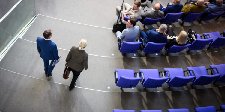 legaturile-partidului-extremist-german-afd-cu-rusia-nasc-temeri-privind-scurgerea-de-informatii-sensibile-din-ue-catre-oamenii-lui-putin-–-hotnews.ro