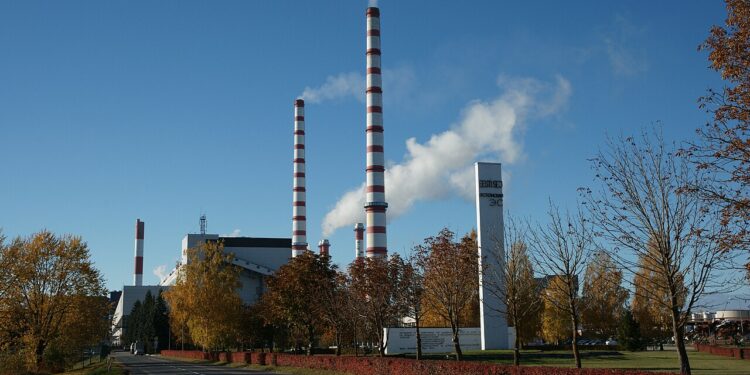 o-drona-de-origine-necunoscuta,-venita-din-spatiul-rusiei,-a-lovit-un-cos-de-fum-al-unei-centrale-electrice-din-estonia-alte-doua-drone-au-intrat-in-letonia-–-hotnews.ro