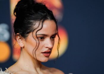 video-rosalia-si-a-intrerupt-brusc-concertul-de-la-milano-nu-am-mai-trecut-niciodata-printr-o-astfel-de-situatie-–-hotnews.ro