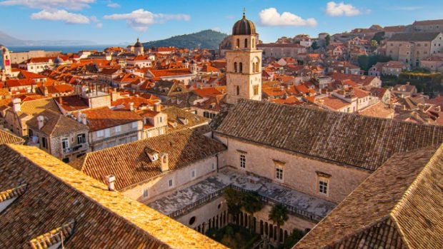 cel-mai-aglomerat-oras-din-europa-are-peste-16.000-de-turisti-la-fiecare-100-de-localnici