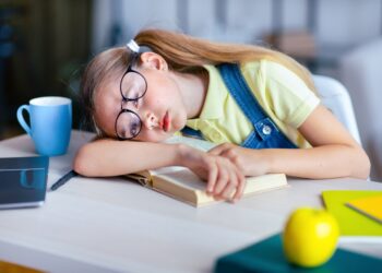 ora-de-vara-da-peste-cap-somnul-copiilor-adaptarea-poate-dura-pana-la-7-zile-–-hotnews.ro