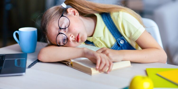 ora-de-vara-da-peste-cap-somnul-copiilor-adaptarea-poate-dura-pana-la-7-zile-–-hotnews.ro