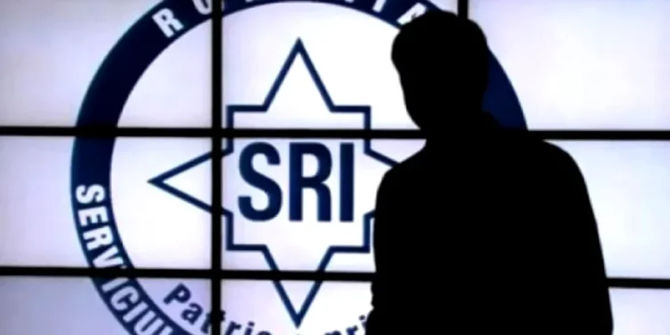 videoclip-aniversar-al-sri:-un-ghiocel-simpatic,-cu-ochelari-de-soare-si-palton-cu-guler-ridicat-/-mesajul:-nu-mai-sunt-acoperiti