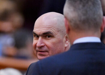 guvernul-va-analiza-noi-masuri-pentru-oprirea-cresterii-pretului-la-carburanti.-bolojan:-foarte-probabil-ne-vom-duce-pe-scaderea-accizelor