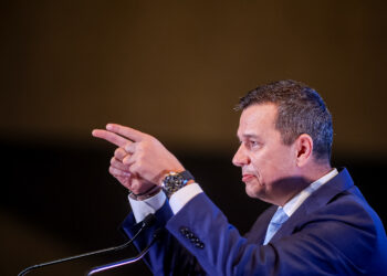 declaratie-la-o-conferinta-psd:-guvernarea-e-ca-o-nunta-la-care-usr-fura-mireasa-ce-spune-grindeanu-despre-grupul-intern-de-whatsapp-jos-guvernul-–-hotnews.ro