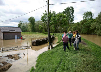 risc-de-inundatii-in-16-judete-hidrologii-au-emis-o-avertizare-de-cod-galben-–-hotnews.ro