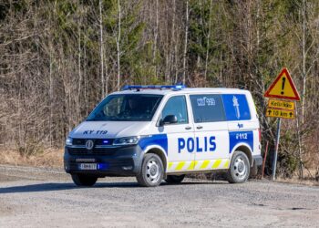 doua-drone-s-au-prabusit-in-finlanda-la-zeci-de-kilometri-de-granita-cu-rusia-–-hotnews.ro