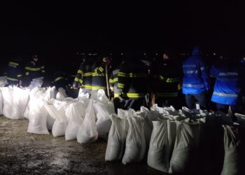 inundatii-in-vrancea-o-persoana-surprinsa-de-viitura,-salvata-peste-160-de-oameni-au-refuzat-evacuarea-–-hotnews.ro