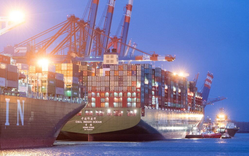 doua-nave-chineze-masive-au-trecut-prin-stramtoarea-ormuz,-dupa-ce-saptamana-trecuta-s-au-intors-din-drum-–-hotnews.ro