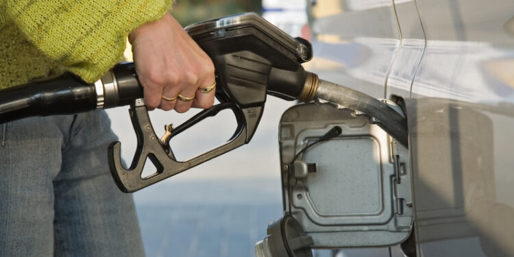 plinul-de-460-de-lei-si-faina-de-2-lei-cum-supravietuiesc-romanii-cand-benzina-trece-de-9-lei-–-hotnews.ro