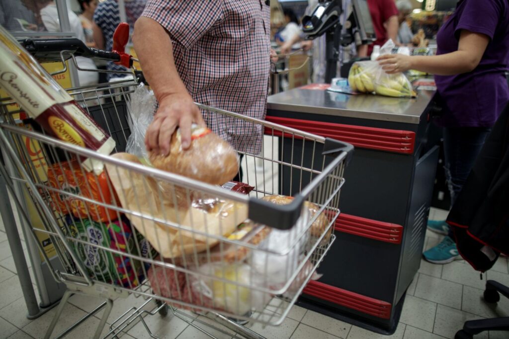 guvernul-a-prelungit-plafonarea-adaosului-la-alimentele-de-baza-lista-produselor-vizate-de-masura-si-motivele-invocate-–-hotnews.ro