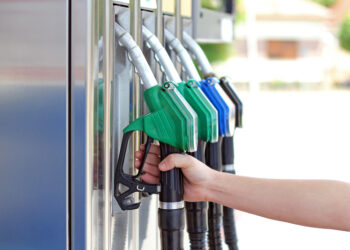 pretul-motorinei-a-scazut-puternic-peste-noapte-o-asemenea-ieftinire-nu-a-mai-fost-intalnita-la-acest-nivel-niciodata-in-romania-scaderi-si-la-benzina-–-hotnews.ro