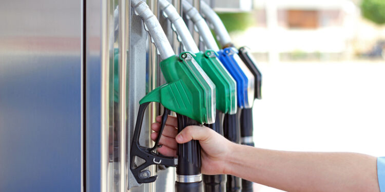 pretul-motorinei-a-scazut-puternic-peste-noapte-o-asemenea-ieftinire-nu-a-mai-fost-intalnita-la-acest-nivel-niciodata-in-romania-scaderi-si-la-benzina-–-hotnews.ro