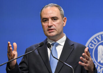 ministrul-finantelor-spune-ca-a-pregatit-doua-mecanisme-pentru-reducerea-preturilor-la-carburanti.-guvernul-bolojan-trebuie-sa-aleaga-unul