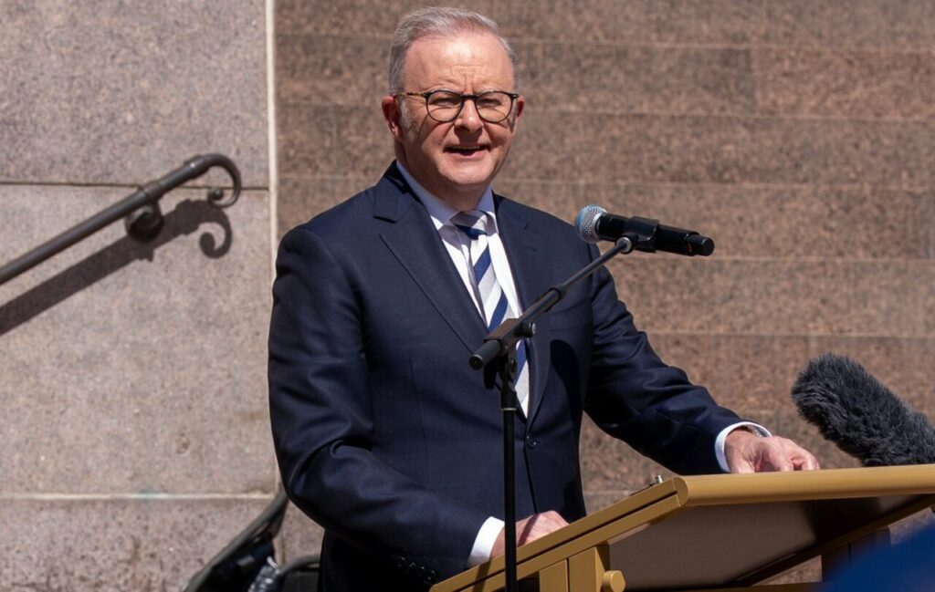 premierul-australiei-estimeaza-cat-ar-putea-dura-criza-petroliera-si-da-recomandari-populatiei:-deplasati-va-la-munca-cu-trenul-sau-autobuzul