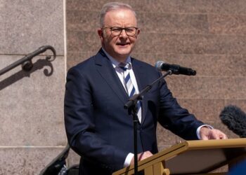 premierul-australiei-estimeaza-cat-ar-putea-dura-criza-petroliera-si-da-recomandari-populatiei:-deplasati-va-la-munca-cu-trenul-sau-autobuzul