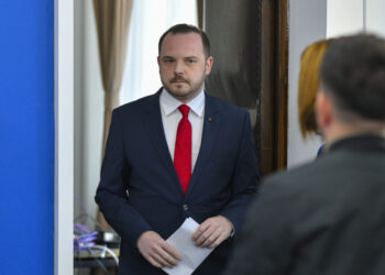 alexandru-rogobete:-dozele-de-vaccin-de-la-pfizer-depasesc-cu-mult-populatia-romaniei,-inclusiv-cu-rapelul