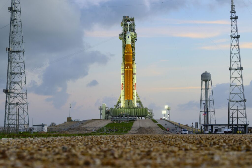 eveniment:-misiunea-artemis-ii-a-nasa,-in-scurt-timp-oamenii-se-apropie-de-luna-pentru-prima-data-dupa-mai-bine-de-jumatate-de-secol-–-hotnews.ro