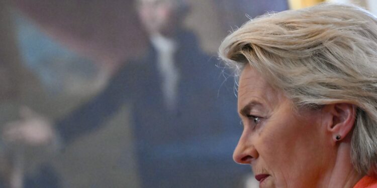 ii-pupa-inelul-iar-si-iar-ue,-aspru-criticata-pentru-ca-cedeaza-presiunilor-sua-intr-un-domeniu-cheie-–-hotnews.ro