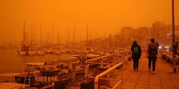 video-peisaj-martian-in-grecia-o-furtuna-de-nisip-african-a-perturbat-transporturile-–-hotnews.ro