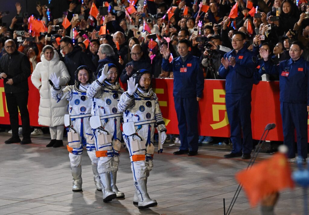 planul-chinei-dupa-ce-sua-au-trimis-patru-astronauti-catre-luna-intr-o-misiune-istorica-–-hotnews.ro
